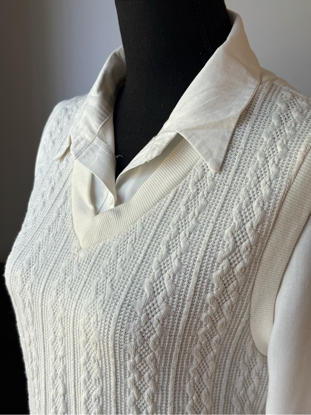 Women's Cream Cable Knit V-Neck Sweater Vest top medium - Picture 6 of 7